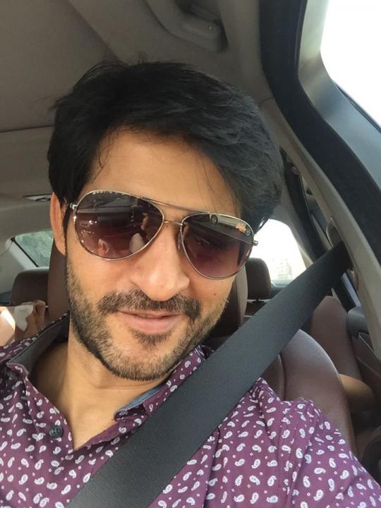 Hiten Tejwani Wiki, Height, Weight, Age, Wife, Family & More