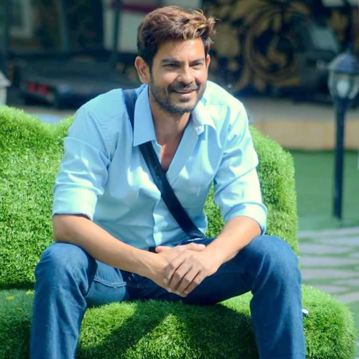 Keith SequeKeith Sequeira Wiki, Age, Height, Wife, Family & Moreira Wiki, Age, Height, Wife, Family & More