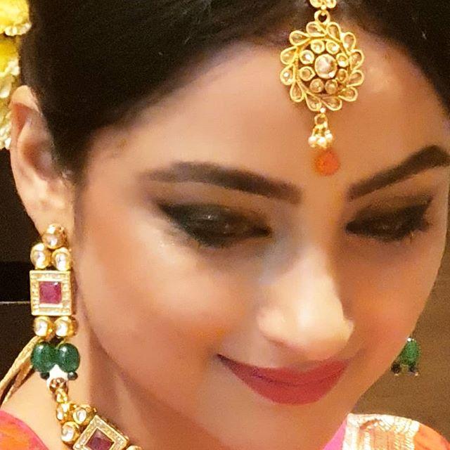 Madirakshi Mundle biography