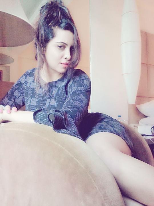 Arshi Khan Wiki, Age, Height, Weight, Family and Movies List