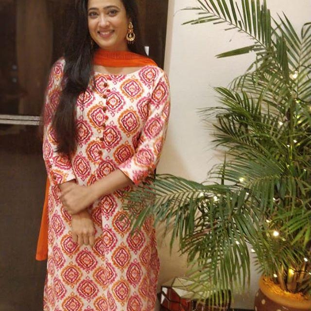 Shweta Tiwari Wiki, Age, Height, Weight, Latest News