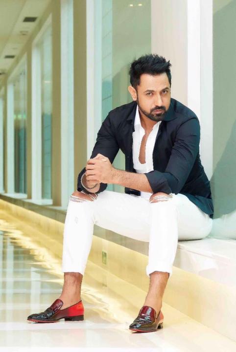 Gippy Grewal Wiki, Age, Height, Weight, Wife, Movies, Songs