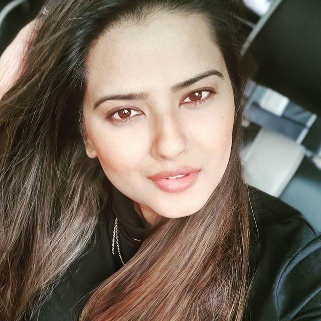 Kratika Sengar Wiki, Age, Height, Weight, Husband, Photos 7