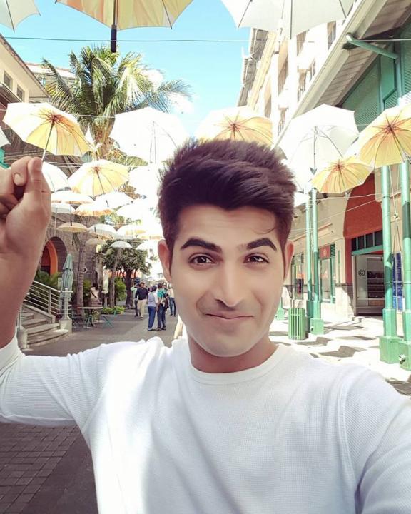 Omkar Kapoor Wiki, Age, Height, Weight, Movies, Family