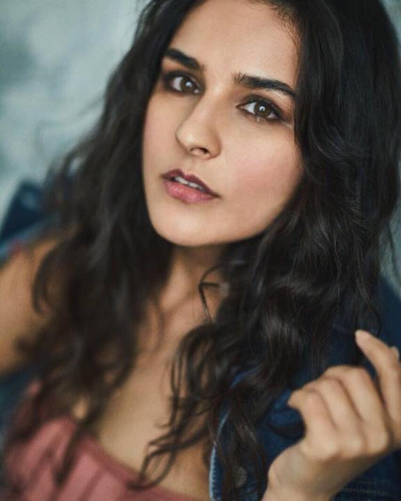 Angira Dhar Wiki Age Height Weight Photos Family