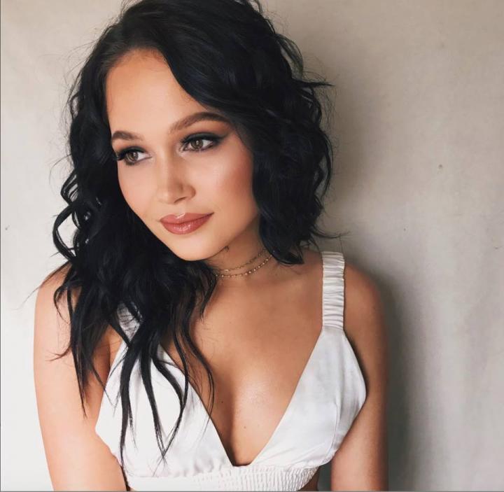 Kelli Berglund Wiki, Biography, Height, Weight, Age, Family