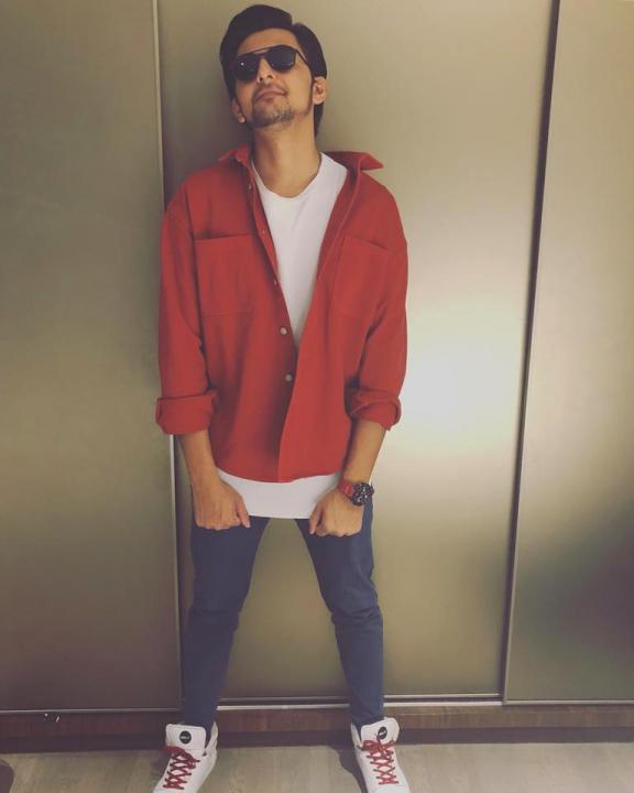 Darshan Raval Wiki Biography Age Family Wife Phone Number