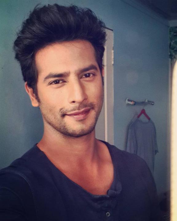 Sehban Azim Wiki, Biography, Age, Height, Weight, Family, Wife