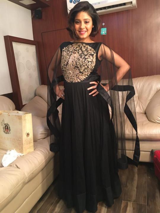 Sunidhi Chauhan Wiki, Biography, Age, Son, Family, Marriage