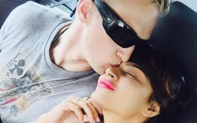 Aashka Goradia With Husband