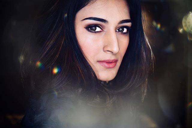 Erica Fernandes Images