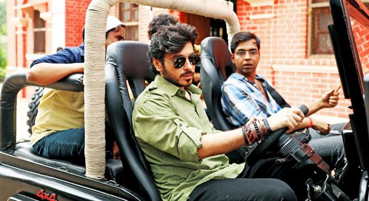 Divyendu Sharma as Munna Bhaiya