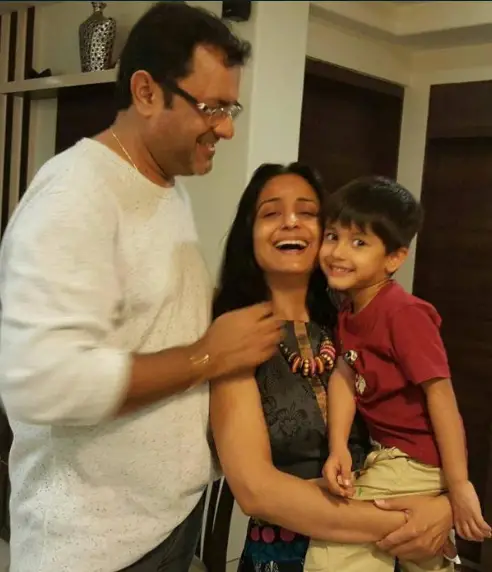 Lata Sabharwal With Husband and Son