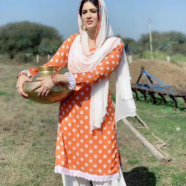 Isha Rikhi Punjabi Actress