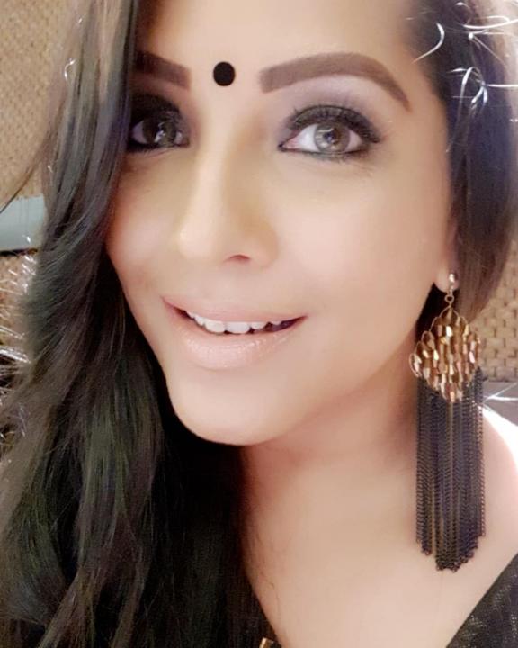 Meghna Naidu images