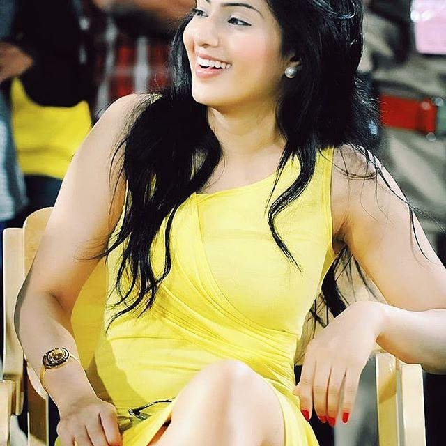 Nikesha Patel Biography, Wiki, Age, Height, Family, Salary & Images 1