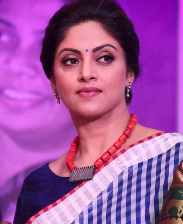 Nadhiya Nadhiya —