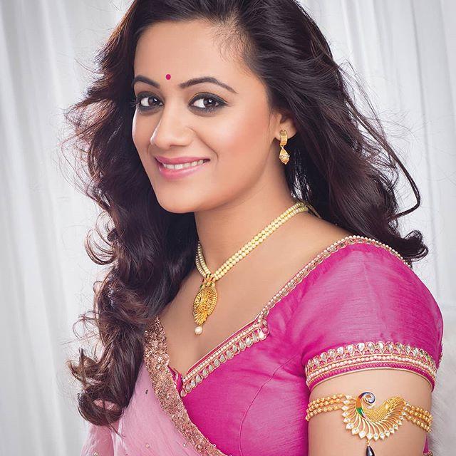 Spruha Joshi Bio