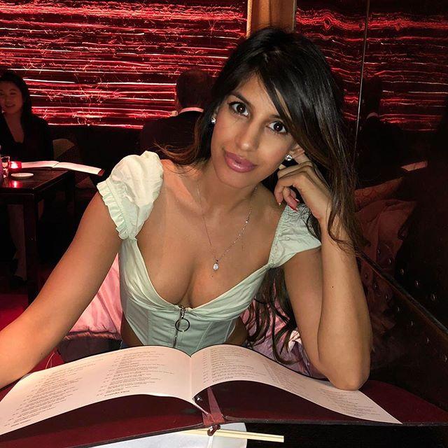 Jasmin Walia Wiki, Biography, Age, Height, Family, Salary & Images 1
