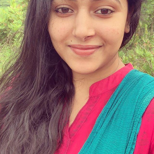 Anu Sithara Wiki, Biography, Age, Height, Family, Salary & Images 2