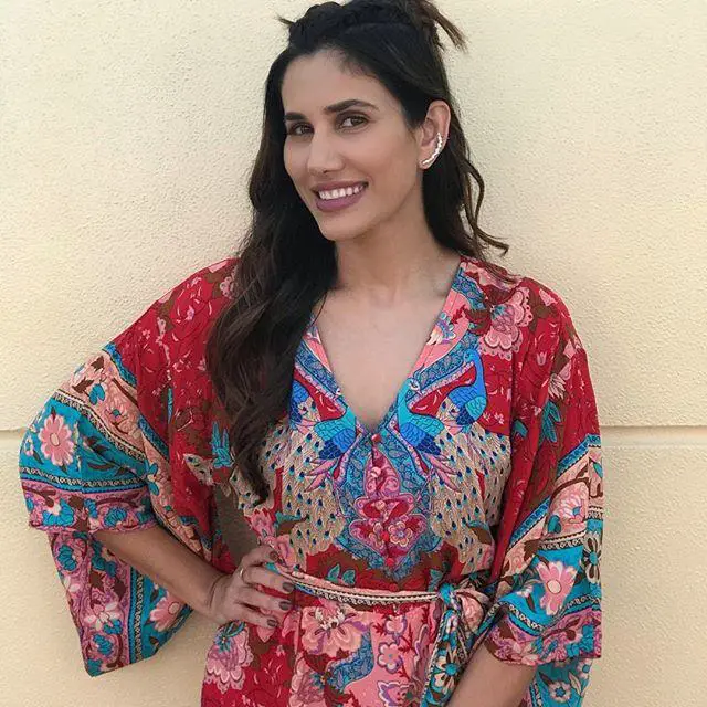 Sonnalli Seygall Wiki, Biography, Age, Height, Family, Salary & Images 3