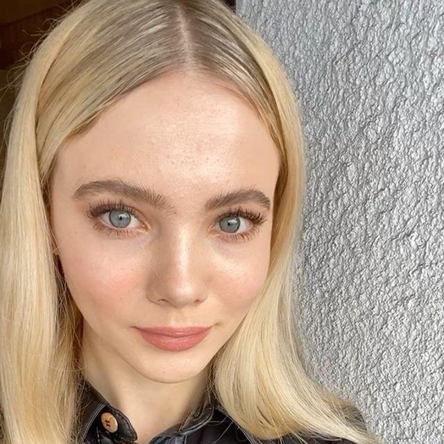 Freya Allan Biography, Age, Height, Family, Net Worth & Images