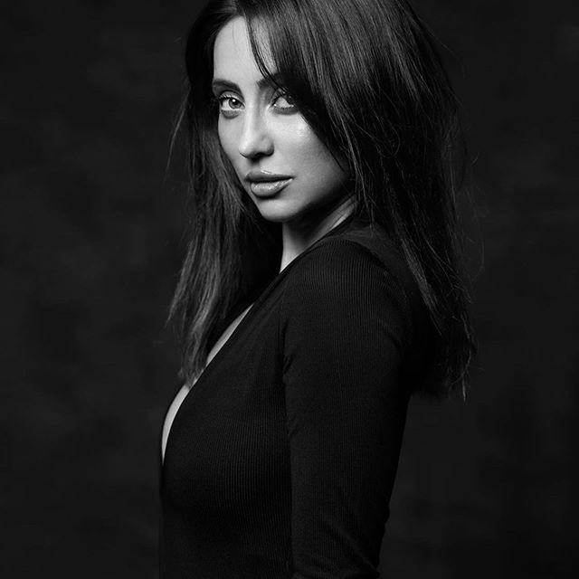 Anusha Dandekar bio