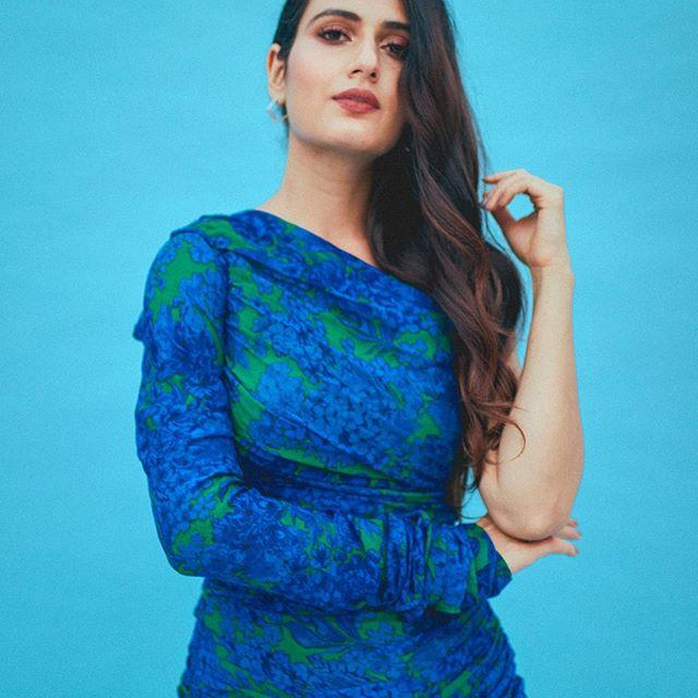 Fatima Sana Shaikh Wiki, Biography, Age, Height, Husband, Parents & Salary 6