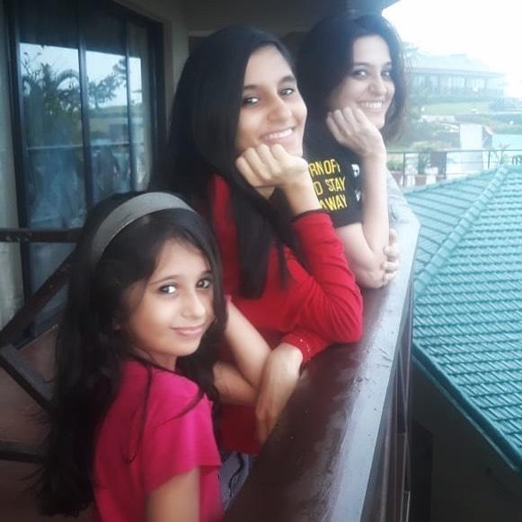 Smita Bansal With Daughters