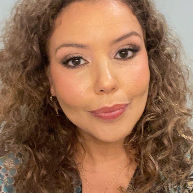 Justina Machado Wiki, Biography, Age, Height, Weight, Net Worth & Siblings 1