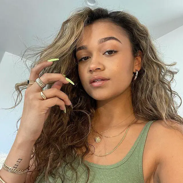 Madison Bailey Biography, Age, Height, Family, & Net Worth 1