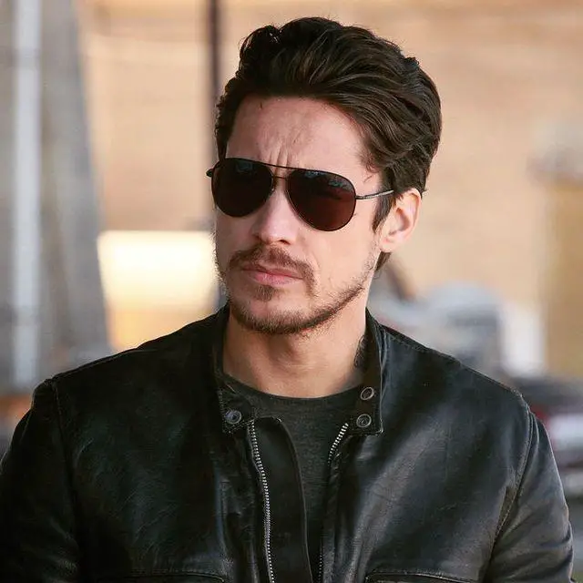Peter Gadiot Wiki, Biography, Age, Height, Wife, & Net Worth 5