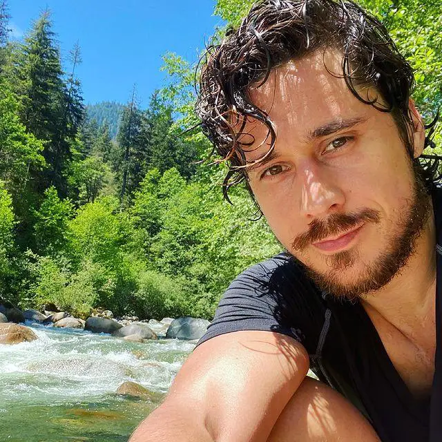 Peter Gadiot Wiki, Biography, Age, Height, Wife, & Net Worth 2