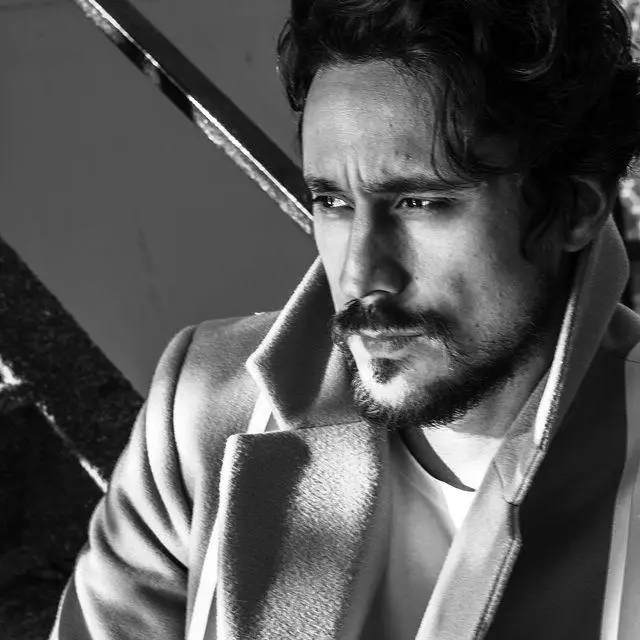 Peter Gadiot Wiki, Biography, Age, Height, Wife, & Net Worth 1