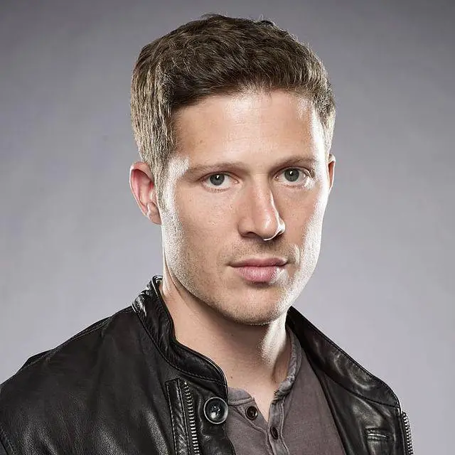 Zach Gilford Biography, Age, Height, Family, Wife & Net Worth 2