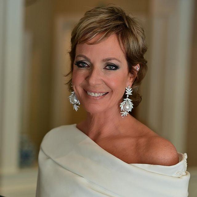 Allison Janney Biography, Age, Height, Family, & Net Worth 1