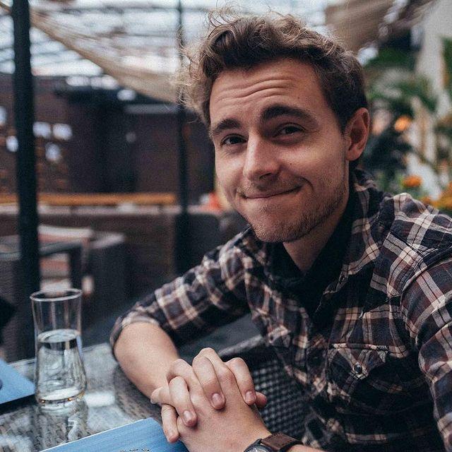 Callan McAuliffe Biography, Age, Height, Family, Girlfriend & Net Worth 1