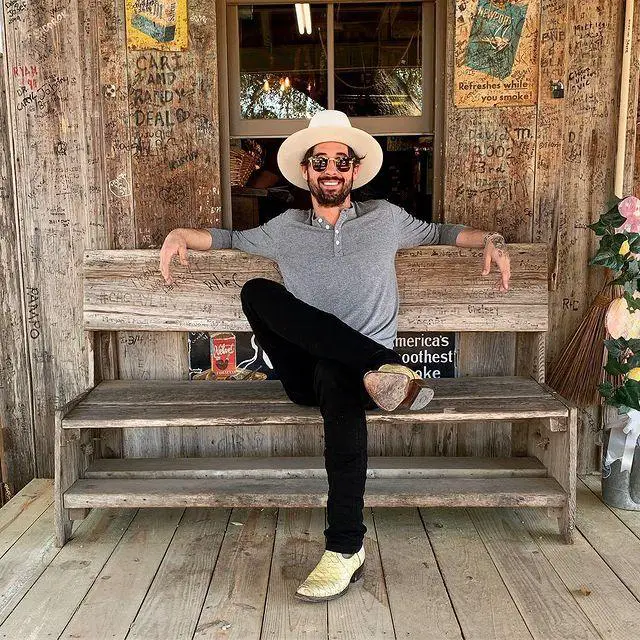 Ryan Bingham Biography, Age, Height, Family, Wife and Net Worth 3