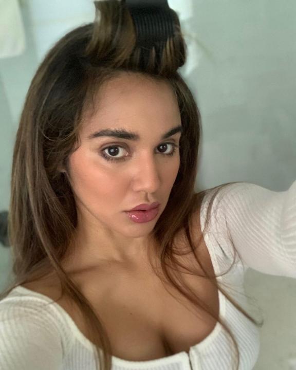 Summer Bishil Biography, Age, Height, Family, Boyfriend & Net Worth 4