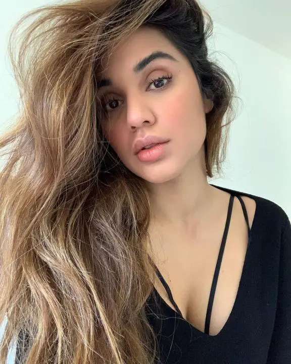 Summer Bishil Biography, Age, Height, Family, Boyfriend and Net Worth 1