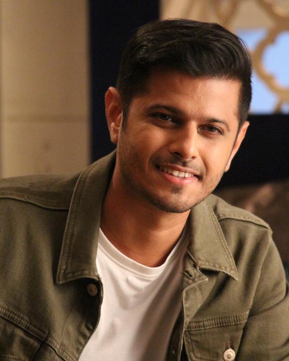 Neil Bhatt Biography, Wiki, Age, Height, Family, Wife & Net Worth 1