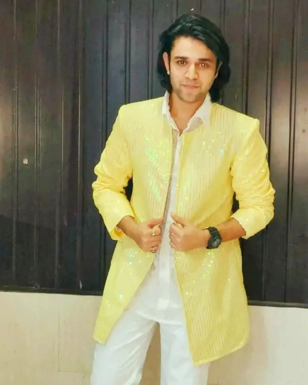 Mohit Parmar Wiki, Age, Height, Family, Girlfriend & Net Worth 2