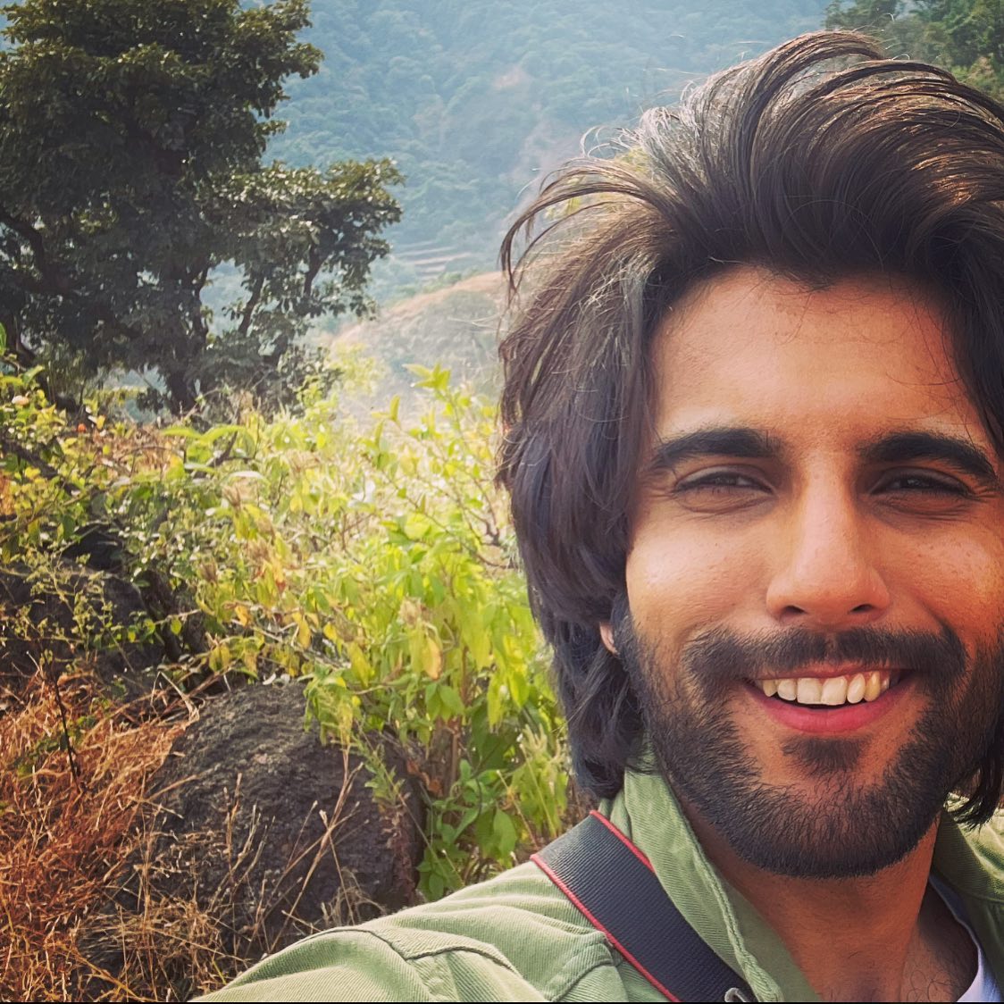 Ishan Dhawan Wiki, Age, Height, Family, Wife & Instagram 7